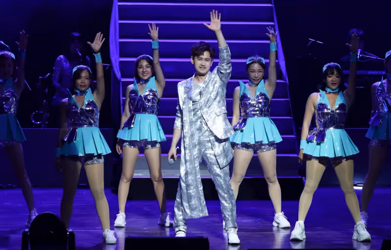 男歌手哭了！開唱前急奔醫院注射　于美人、金曲歌后張秀卿都來看他