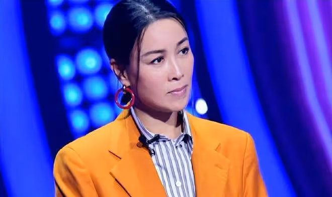 那英《歌手》直播失誤,忘詞引爭議,專業素養遭質疑?