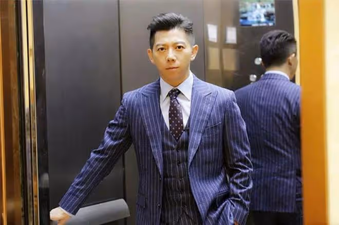 胡海泉《歌手》主持失誤,口誤連連,專業形象受挑戰?