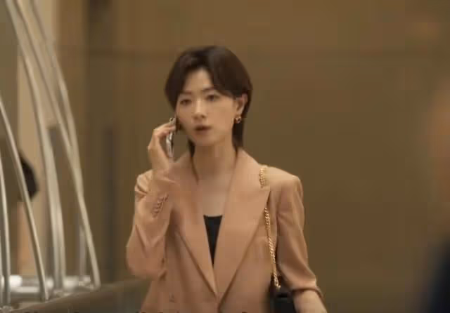 玫瑰的故事:蘇更生曝隱藏身份,白曉荷帶娃認親遭打臉