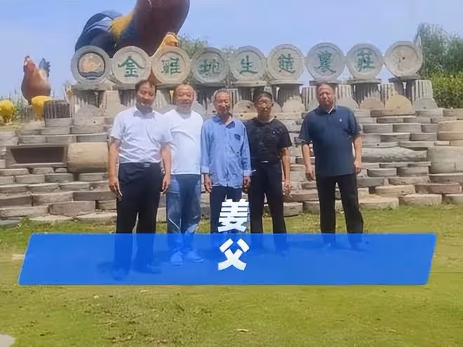 姜萍父親做出新舉動:為姜萍決賽敲鐘,預祝女兒能金榜題名