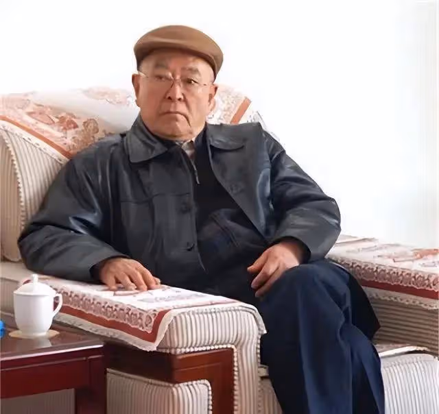88歲著名表演藝術家王鐵成去世,50多次飾演周總理,一生德藝雙馨