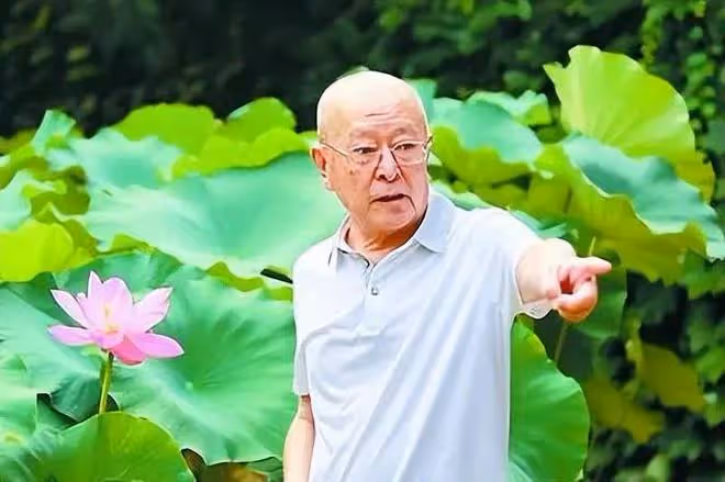 88歲著名表演藝術家王鐵成去世,50多次飾演周總理,一生德藝雙馨