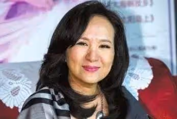 事實證明,被老外「玩膩就丟掉」的鄭緒嵐,已經活成了一個笑話