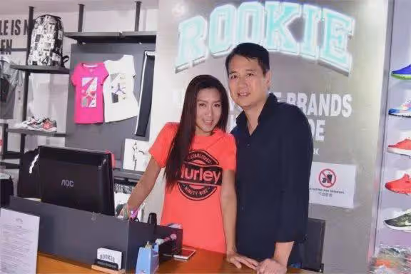 明星夫妻宣布離婚!結束18年婚姻共同撫養兒女,離婚原因讓人唏噓