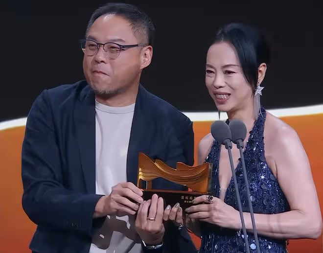 浪潮音樂紅毯:黃綺珊滿分貴氣,竇靖童致敬王菲,被郁可唯美到