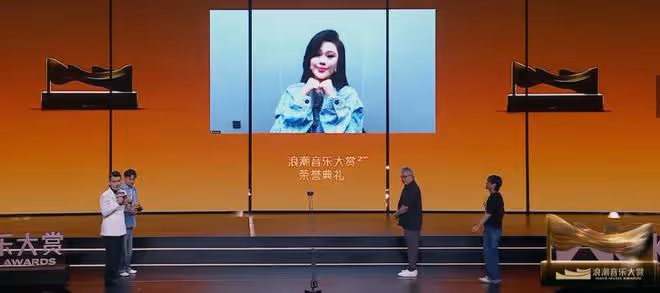 浪潮音樂紅毯:黃綺珊滿分貴氣,竇靖童致敬王菲,被郁可唯美到