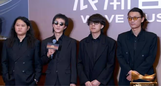 浪潮音樂紅毯:黃綺珊滿分貴氣,竇靖童致敬王菲,被郁可唯美到