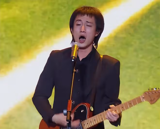 浪潮音樂紅毯:黃綺珊滿分貴氣,竇靖童致敬王菲,被郁可唯美到