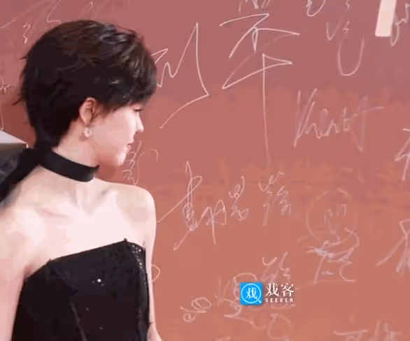 浪潮音樂紅毯:黃綺珊滿分貴氣,竇靖童致敬王菲,被郁可唯美到