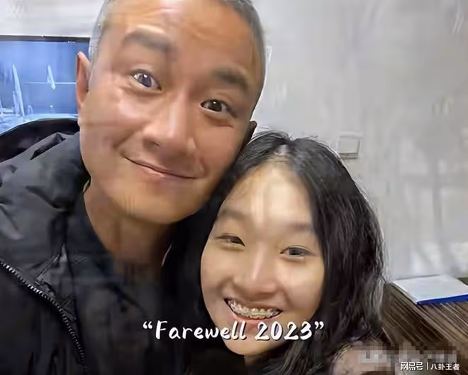 40歲文章近照!滿頭白髮蒼老成七八十歲,參加同鄉宴變得唯唯諾諾