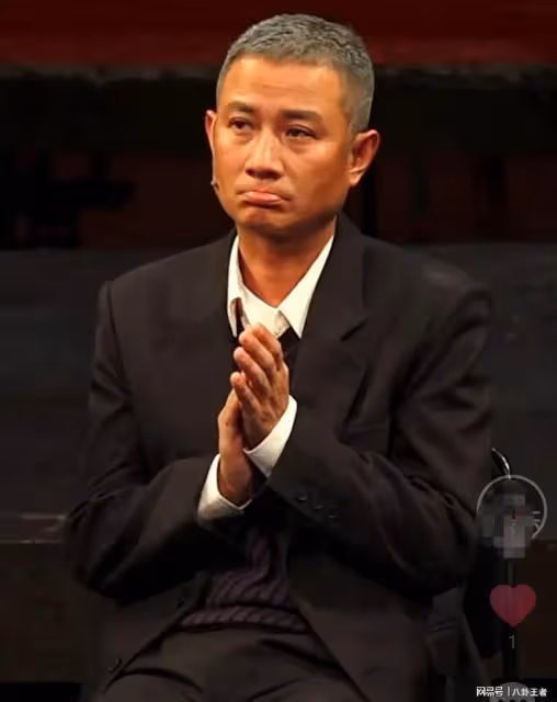 40歲文章近照!滿頭白髮蒼老成七八十歲,參加同鄉宴變得唯唯諾諾