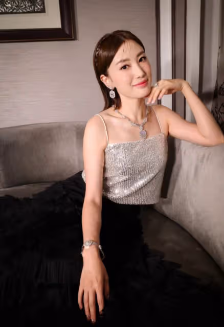 又一TVB警匪劇下周播！TVB女星曬合照曝光男友樣貌！曾是同事關係