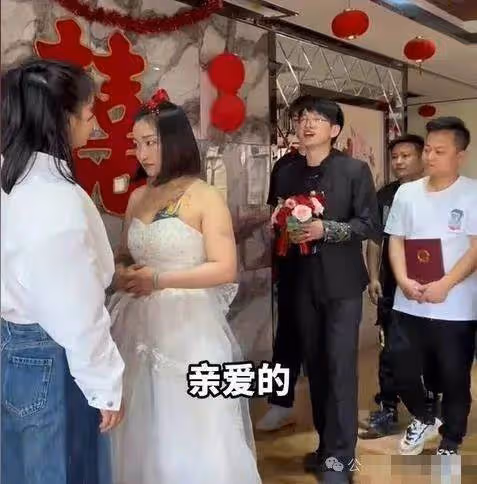 新娘「穿好婚紗」準備結婚,新郎見狀卻扭頭就走,網友:是我也選擇悔婚!