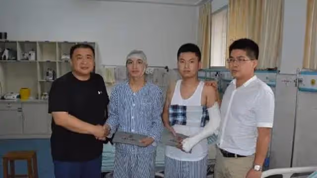 回顧:14年兩位「奪刀少年」,勇敢奪刀救下全車人命後來怎樣了?