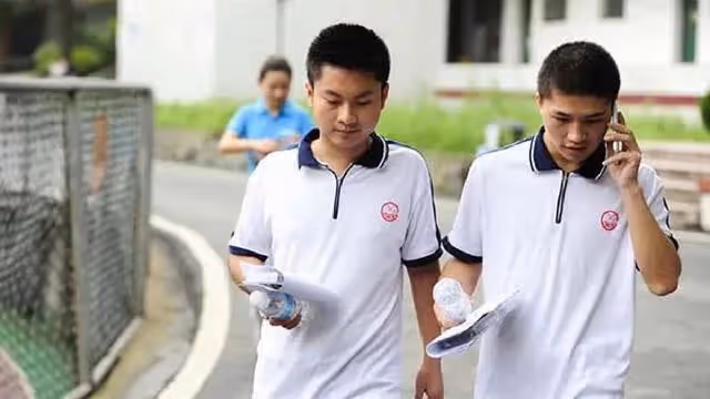 回顧:14年兩位「奪刀少年」,勇敢奪刀救下全車人命後來怎樣了?