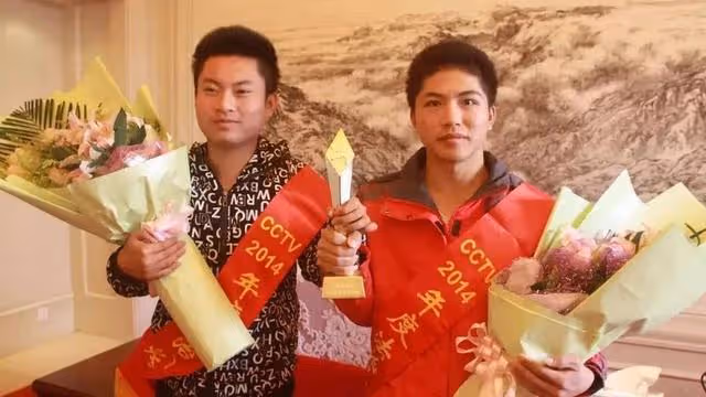 回顧：14年兩位「奪刀少年」，勇敢奪刀救下全車人命後來怎樣了？