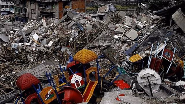 回顧:08年那位背兒子遺體,走25公里回家的父親,後來怎麼樣了?