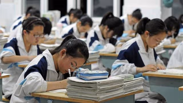 回顧:耶魯畢業拒絕百萬年薪,回國拿1450工資的秦玥飛現狀如何?