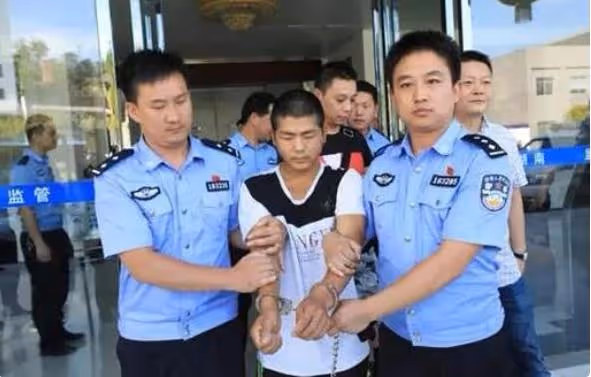 回顧:2020年90後逃犯姚常鳳被執行死刑,母親稱我以為他早死了