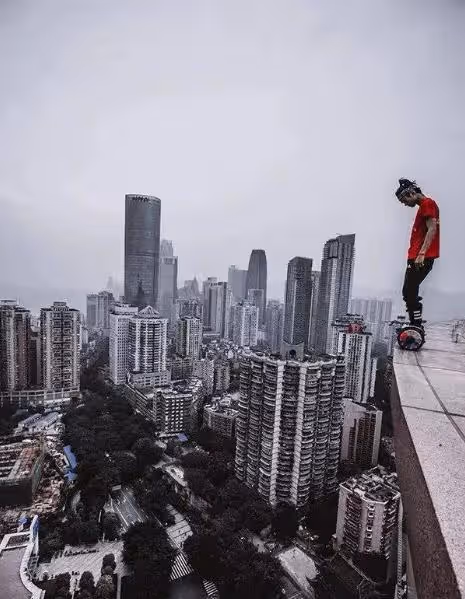 回顧:窮小伙吳永寧,為掙10萬給母親治病,不幸從263米樓頂墜亡