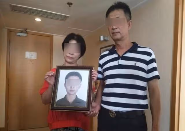 回顧:01年17歲兒子被殺,父親賣別墅追兇17年,兇手卻早結婚生子