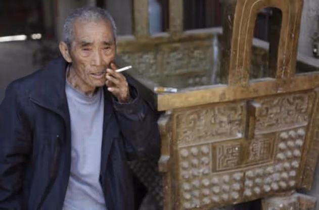 回顧:老漢帶領全村造假,一年凈賺1.6億,警察稱沒辦法他沒違法