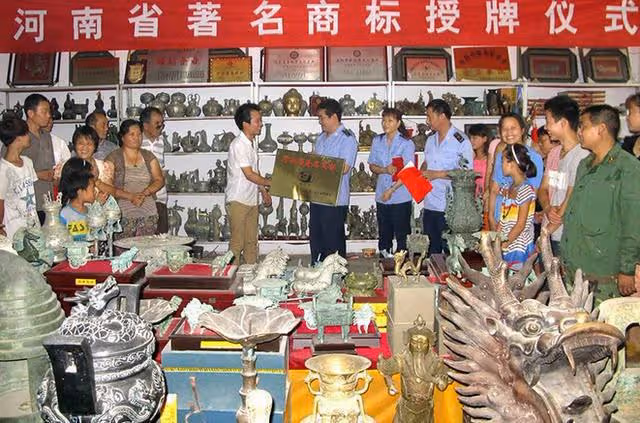 回顧：老漢帶領全村造假，一年凈賺1.6億，警察稱沒辦法他沒違法