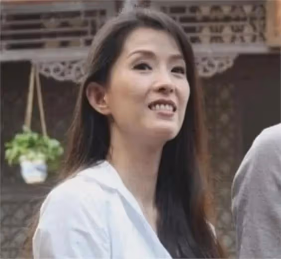 她18歲「一脫」成名,三段感情終是沒結果,如今54歲依然單身