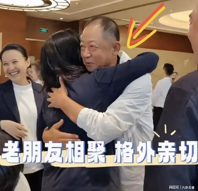 57歲王志文咋老成這樣了！發福謝頂像七八十歲老頭，禿頂太嚴重