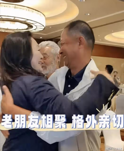 57歲王志文咋老成這樣了！發福謝頂像七八十歲老頭，禿頂太嚴重