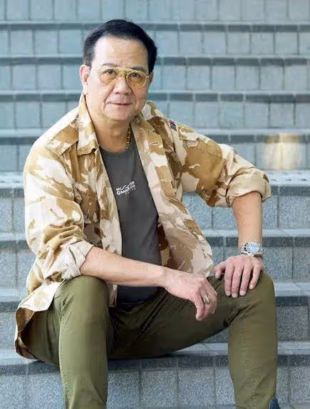 在內地罕見現身!74歲TVB「御用中風王」自嘲總演不幸富豪,癖好獨特,曾與鄭少秋齊名