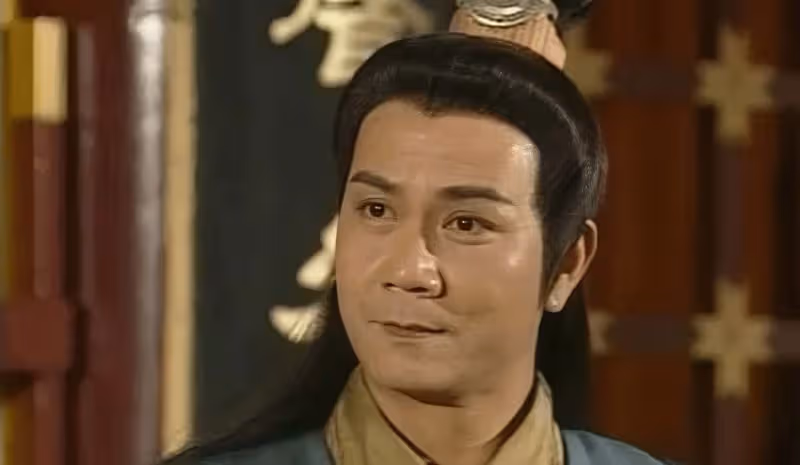 TVB知名老戲骨潘志文兩鬢斑白,皮膚鬆弛顯滄桑,74歲仍不言退休