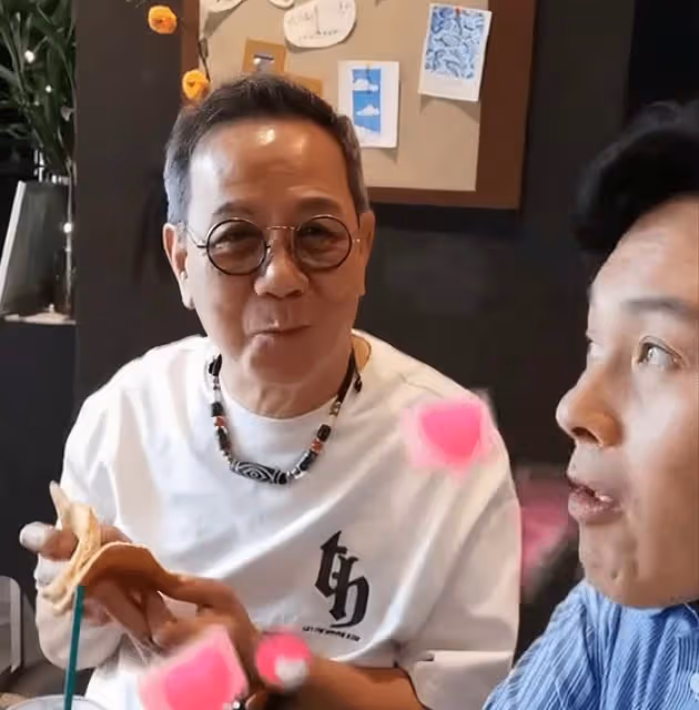 TVB知名老戲骨潘志文兩鬢斑白,皮膚鬆弛顯滄桑,74歲仍不言退休