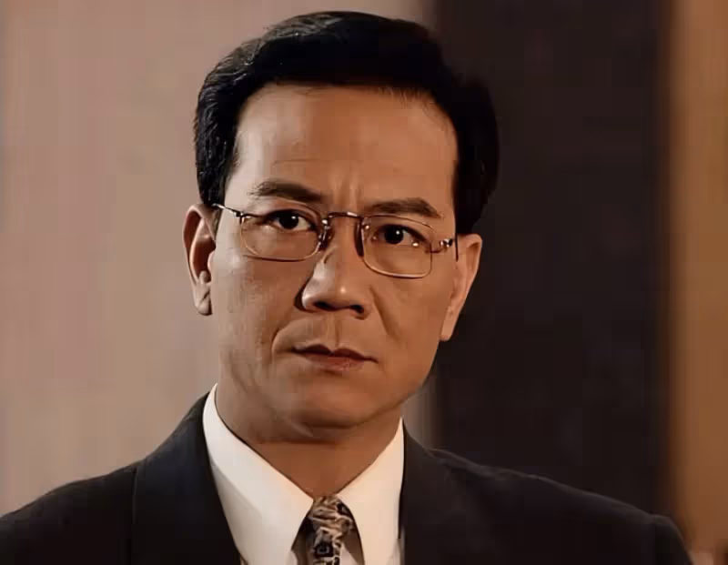 TVB知名老戲骨潘志文兩鬢斑白,皮膚鬆弛顯滄桑,74歲仍不言退休