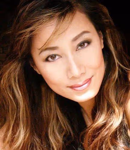 香港第一代名媛，四次結婚四次離婚，親生女兒與繼母林青霞關係更好