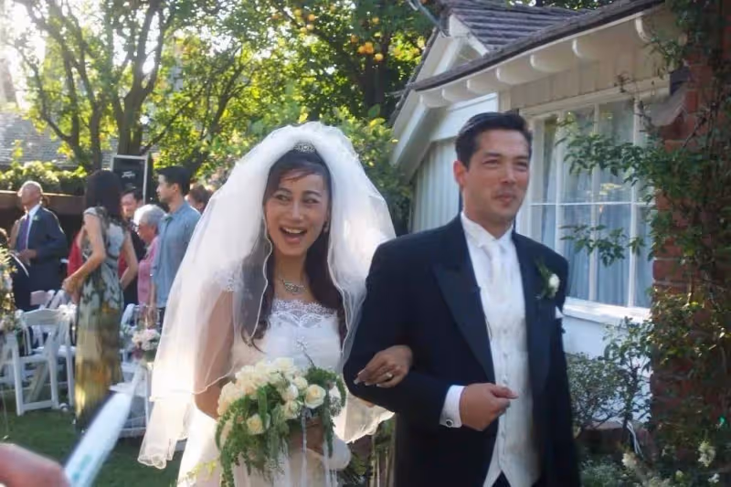 香港第一代名媛,四次結婚四次離婚,親生女兒與繼母林青霞關係更好