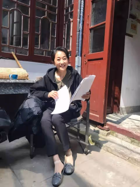 在國外偶遇陳瑾巫剛,都老了但都真實接地氣,不結婚仍情比金堅!