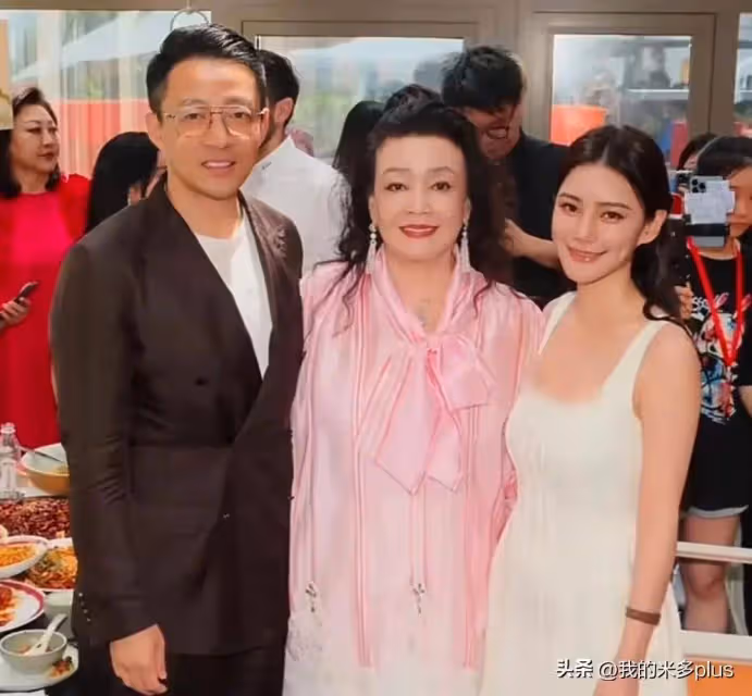 汪小菲一家現身商務聚餐，張蘭叮囑兒媳多吃點，馬筱梅反應好溫柔