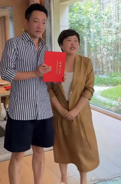 汪小菲一家現身商務聚餐，張蘭叮囑兒媳多吃點，馬筱梅反應好溫柔
