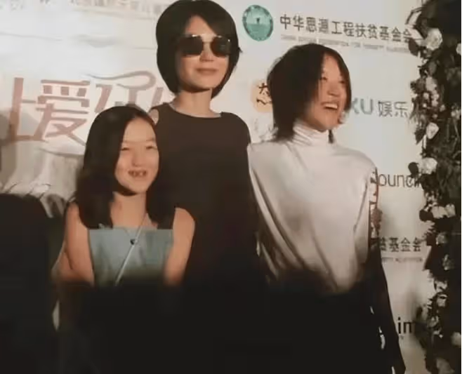 李亞鵬:我那前妻王菲「抽菸喝酒打麻將」,卻是世上頂好的媽媽