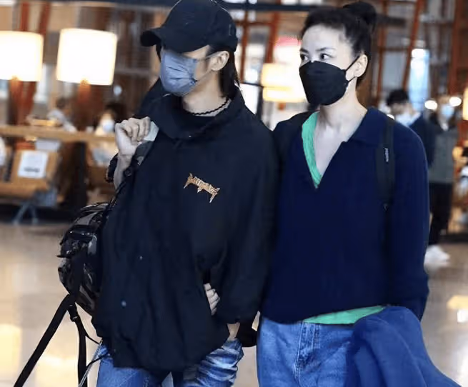 又是兔唇!曝王菲上海產女,謝霆鋒緊急修改遺囑,准公公謝賢不得已接受