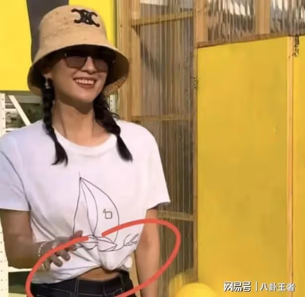汪峰算什麼男人！章子怡帶兒子工作秀小蠻腰，肚皮鬆弛妊娠紋明顯