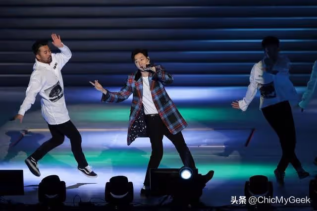 韓網票選K-POP愛豆舞王,25歲去世的他依然被記得!