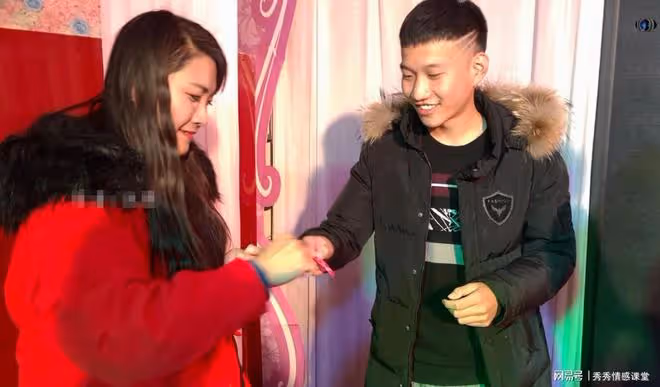 離婚後我娶了初戀,新婚夜親熱時看到她肚皮,嚇得我連夜退婚