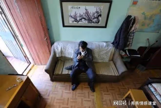 離婚後我娶了初戀,新婚夜親熱時看到她肚皮,嚇得我連夜退婚