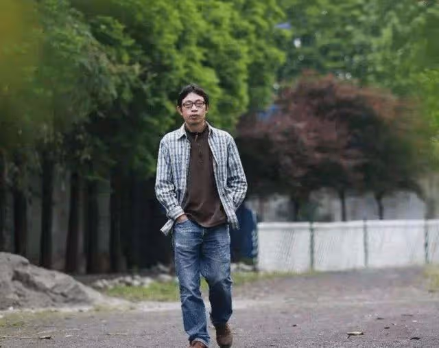 回顧:「范跑跑」下海經商開豪車住豪宅,網友稱輸了名聲贏了人生