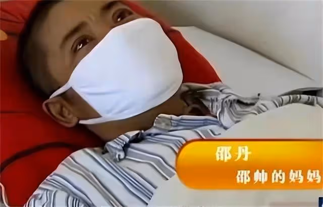 回顧:09年64歲教師為42歲白血病女兒發出求救,含淚為其挑選壽衣