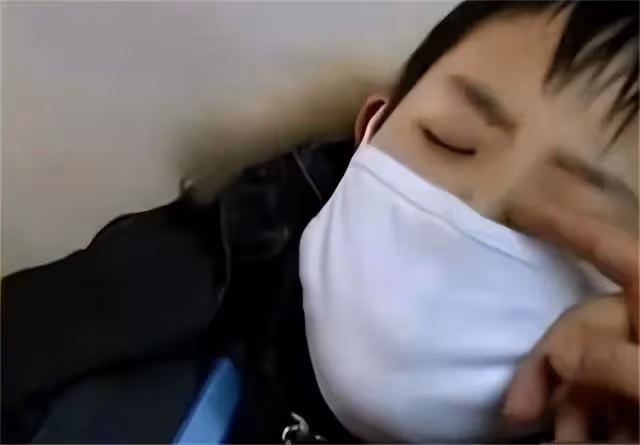 回顧:09年64歲教師為42歲白血病女兒發出求救,含淚為其挑選壽衣