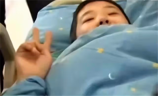 回顧:09年64歲教師為42歲白血病女兒發出求救,含淚為其挑選壽衣